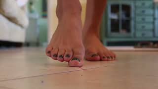 Giantess Penny Crushes You With Her Big Toe