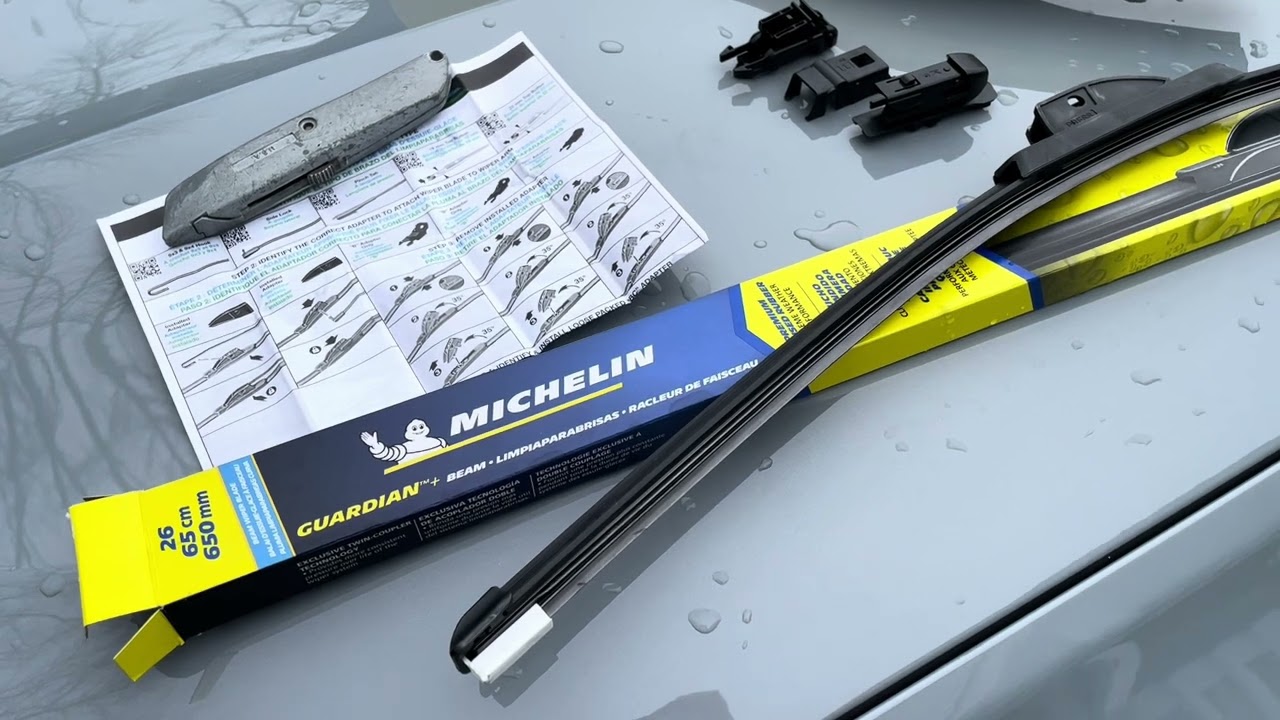 Замена щеток стеклоочистителя на BMW X3 2023 года.