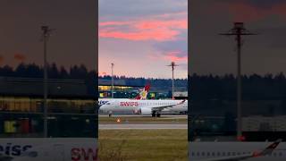 Swiss a220 #landing in the Background: Dock E @FlySWISS  #airplane #aviation #airport #fy #fypシ