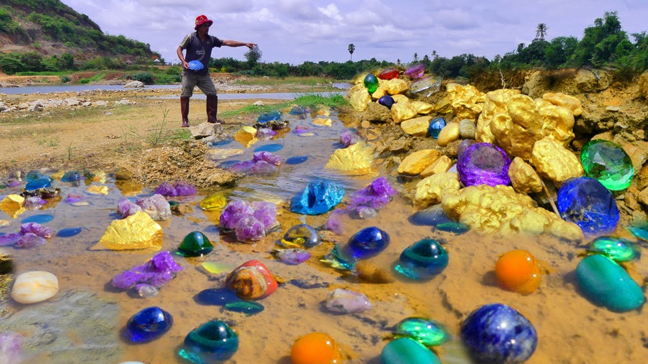 GOLD Findings! Discovery of Types of Precious gem diamonds mining for gold and gems in the river