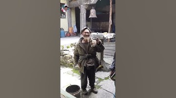 Ngôi Nhà Cổ Trăm Năm Trên Đỉnh Núi