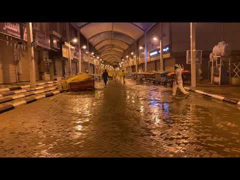 بلدية عفيف تقوم بتطهير وتعقيم السوق الداخلي استعدا لإفتتاحه الاربعاء القادم بإذن الله