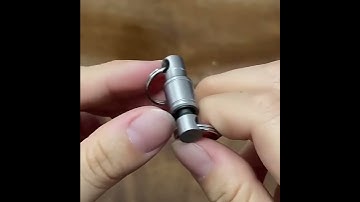 Móc khóa mở nhanh titan