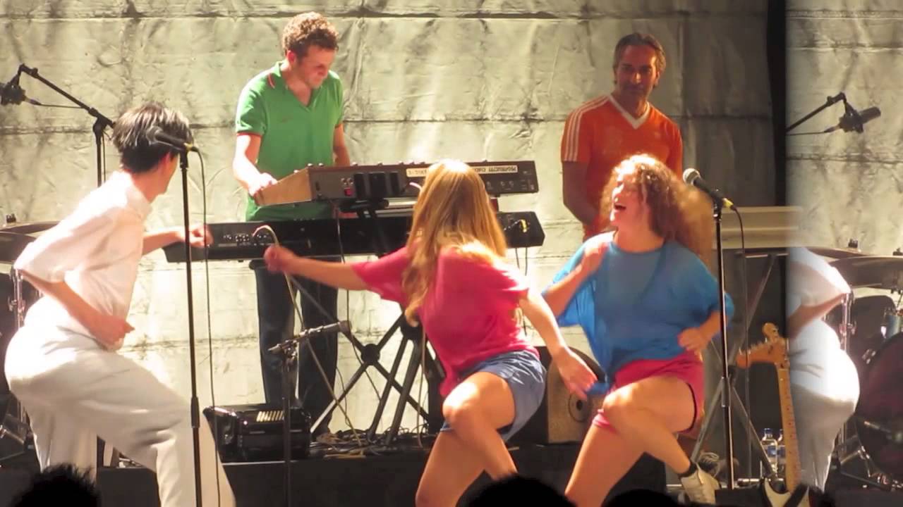 Byrning Down the House - We Are Not Talking Heads - Slippery People