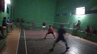 Latihan Bulu Tangkis di Malam Minggu