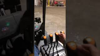 How to drive a Forklift easy