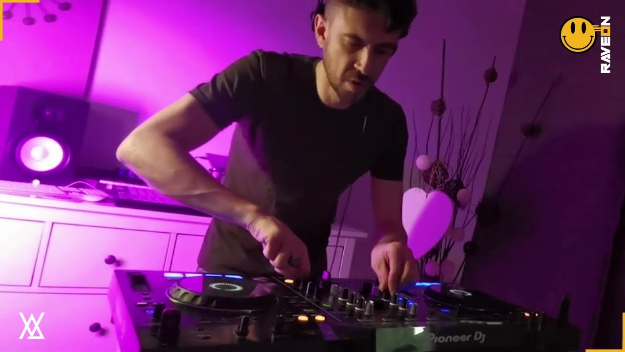 Positive pitch - Minimal tech - France