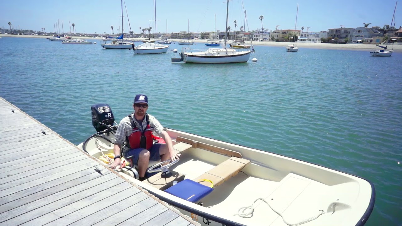 How to Leave the Dock in a Powerboat - YouTube