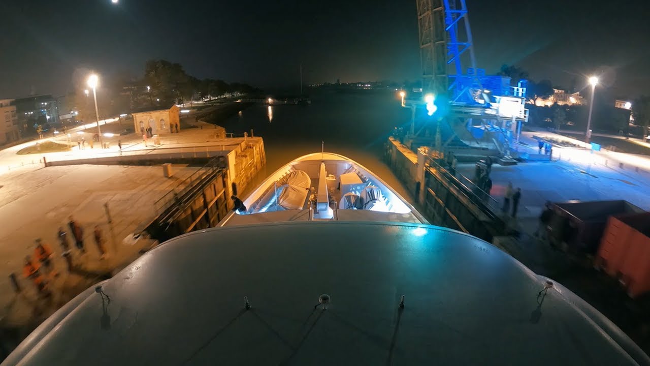 Insane boat handling skills
