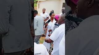 Hee! Kumbe Mwenyekiti mpya wa BAVICHA Taifa Wakili Mahinyila na mama yake ni wana Kwaya wazuri hivi?