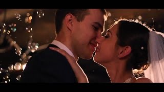 Простой, но трогательный первый танец молодых Простой, но трогательный первый танец молодых
