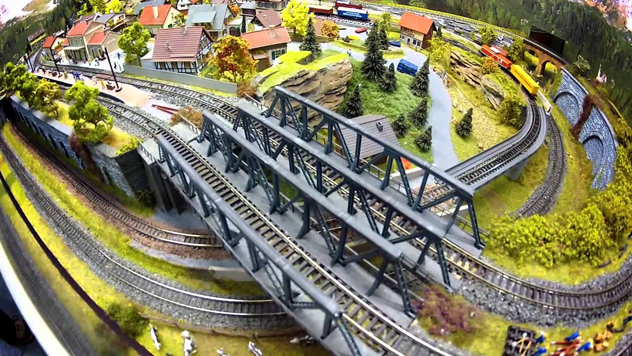 Réseau de train électrique miniature gigantesque - YouTube