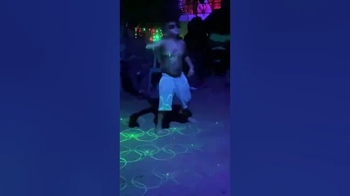 Shuaib Abdullah dancing at Sifats Wedding
