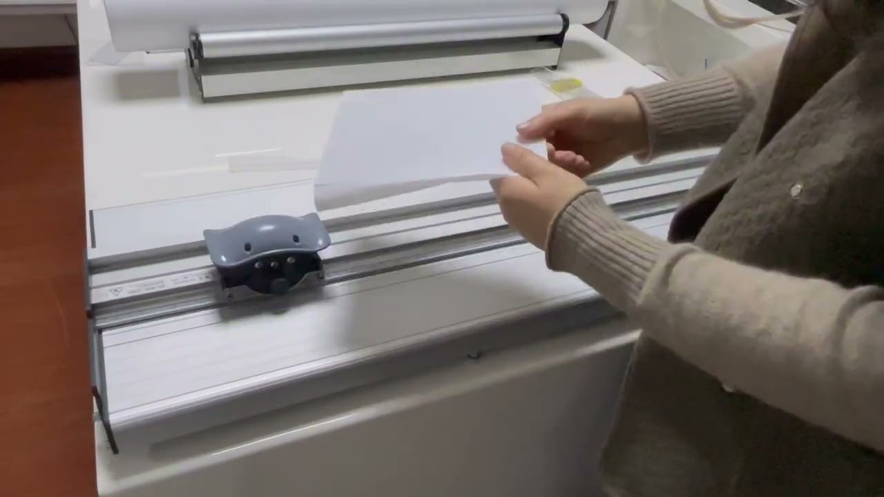 Score. Snap. Perfect edge.