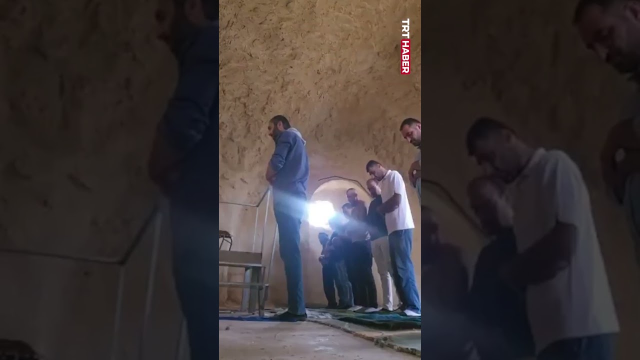Soykırımcı İsrail güçleri Batı Şeria'daki camide namaz kılan Filistinlileri engellemeye çalıştı
