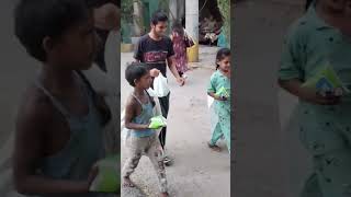आपकी छोटी सी मदद इनके लिए बड़ी है😊🙏 #help #humanity #kindness #helping #shorts