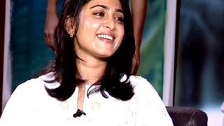 Anushka tells how she lifted Prabhas - Mirchi Interview - Richa Gangopadhyay