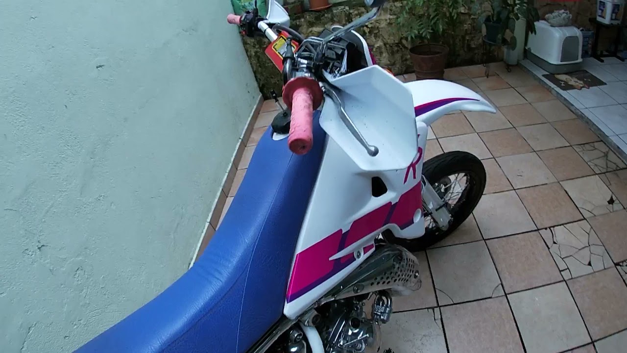 YAMAHA WR200 - Sound check, stock pipe.