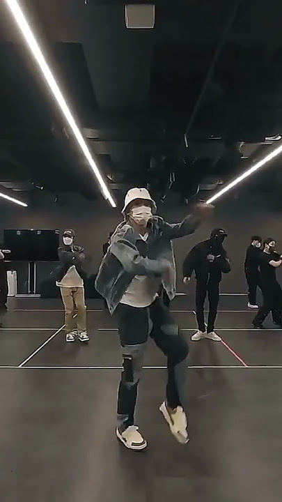 Mark lee with NCT member 'Replay X Spin Back' join this trend again!!!