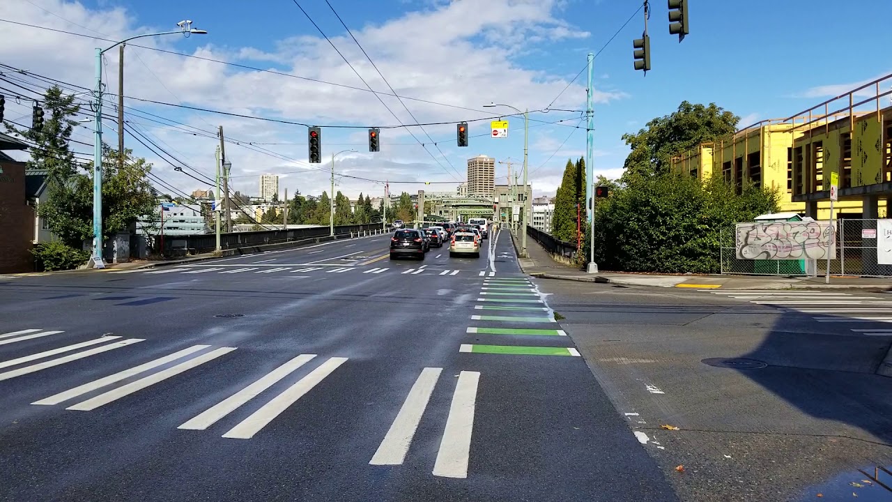 University Bridge double-leaf bascule bridge closing of span from eastlake side 