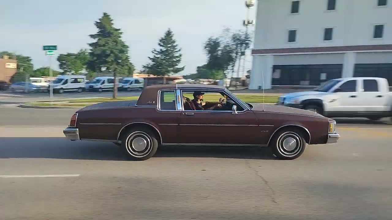 Spotted that 1978 Oldsmobile Cutless Supreme in Oak Lawn, Illinois again.