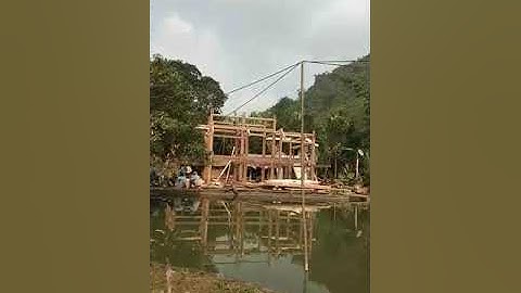 Dựng nhà sàn của người dân tộc Tày ở Lục Yên - Yên Bái.