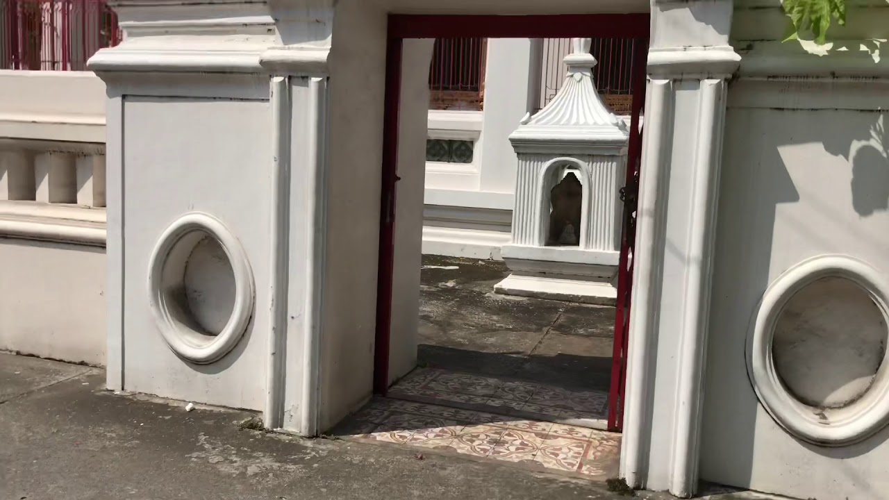 Thailand Bangkok 9/5/2018 lucky Buddha (tourist scam=cemetery)