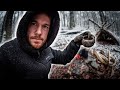 Gefäß aus Lehm im Wald töpfern &amp; brennen - Survival Experiment für 7 VS WILD