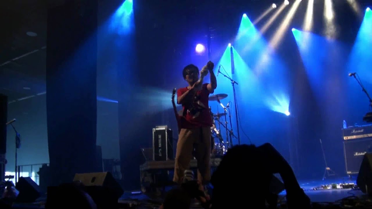 Root Thumm - Kiss Me, Kiss Me live at Japan Expo 11 - part 7/8