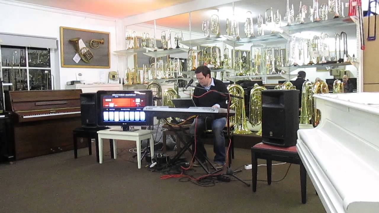 Dennis Tegeder am Tyros5 Keyboard Video3