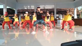 AEROBIC CLASS...baldes pamutih instructur Ana Bintang