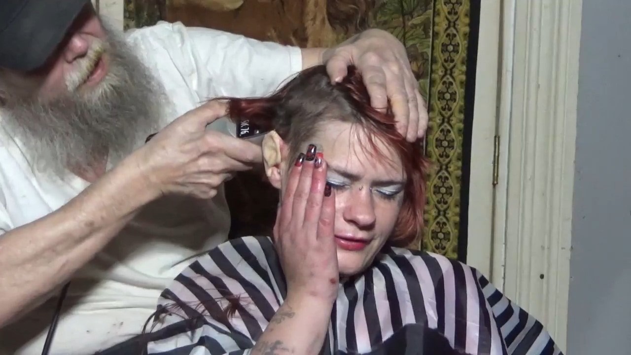 Айси, бывшая фея волос! Она сначала не хотела этого делать, но она настоящая героиня!!