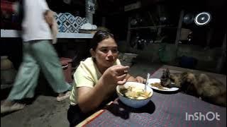 พาลูกกินต้มมี่