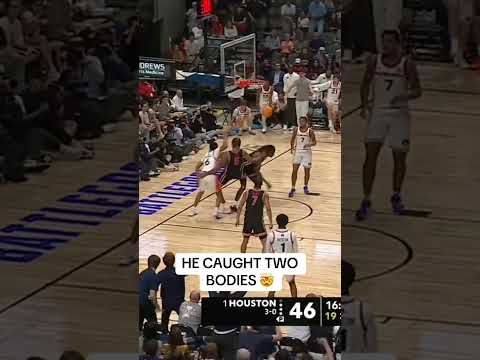 Elyjah Freeman elevates over two players 🫣