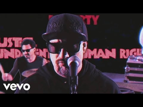 Prophets of Rage - Living On The 110 (officiële muziekvideo)