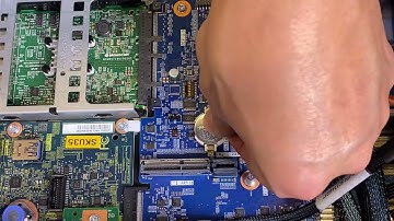 Lenovo ThinkSystem SR655 V3 installing a CMOS battery