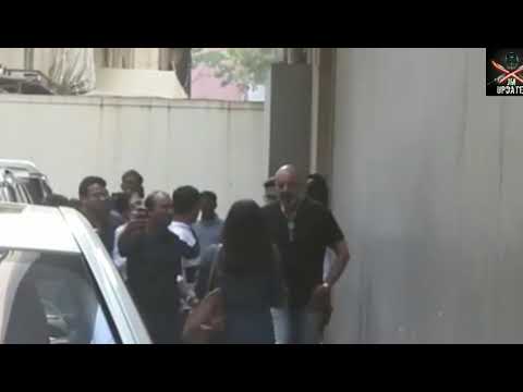 sanjay-dutt-snapped-at-his-office
