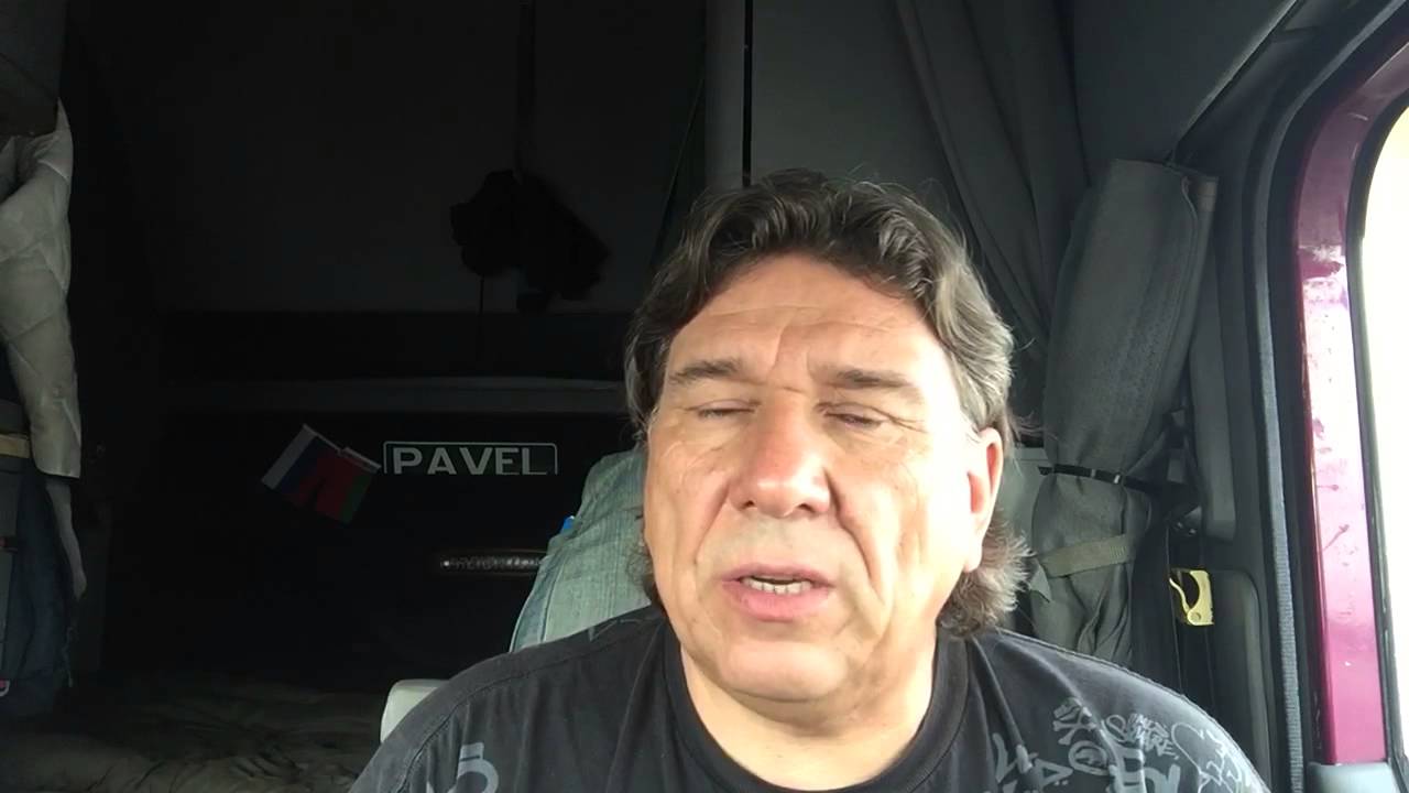 лицо дальнобойщика. лицо дальнобойщика на половину. билл макэллигот. дальнобойщик билл фотостарение. загорелый дальнобойщик.