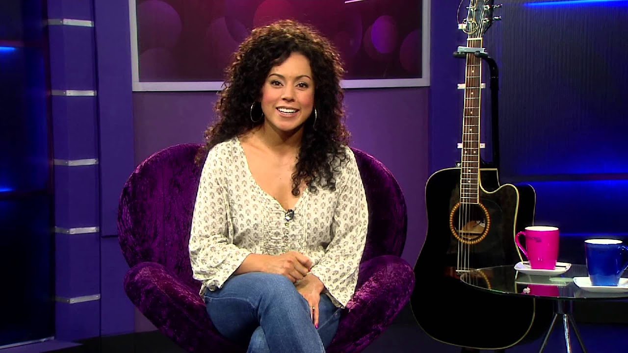 claro fernandez Saludos de Ilona para redes "Confesiones + R"