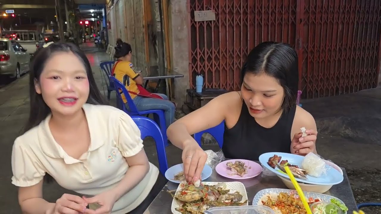 อลิสา สาวลาว ที่โสดและทํางานในไทย พอจะมีโอกาสเป็นสะใภ้ไทยได้ไหมคะ?