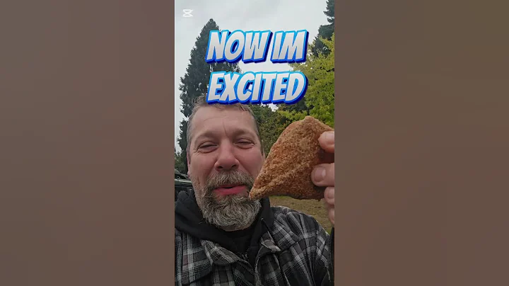 Trina in the Kitchen nailed it — veggie & apple pie samosas! #bitesandsights #samosa #farmersmarket