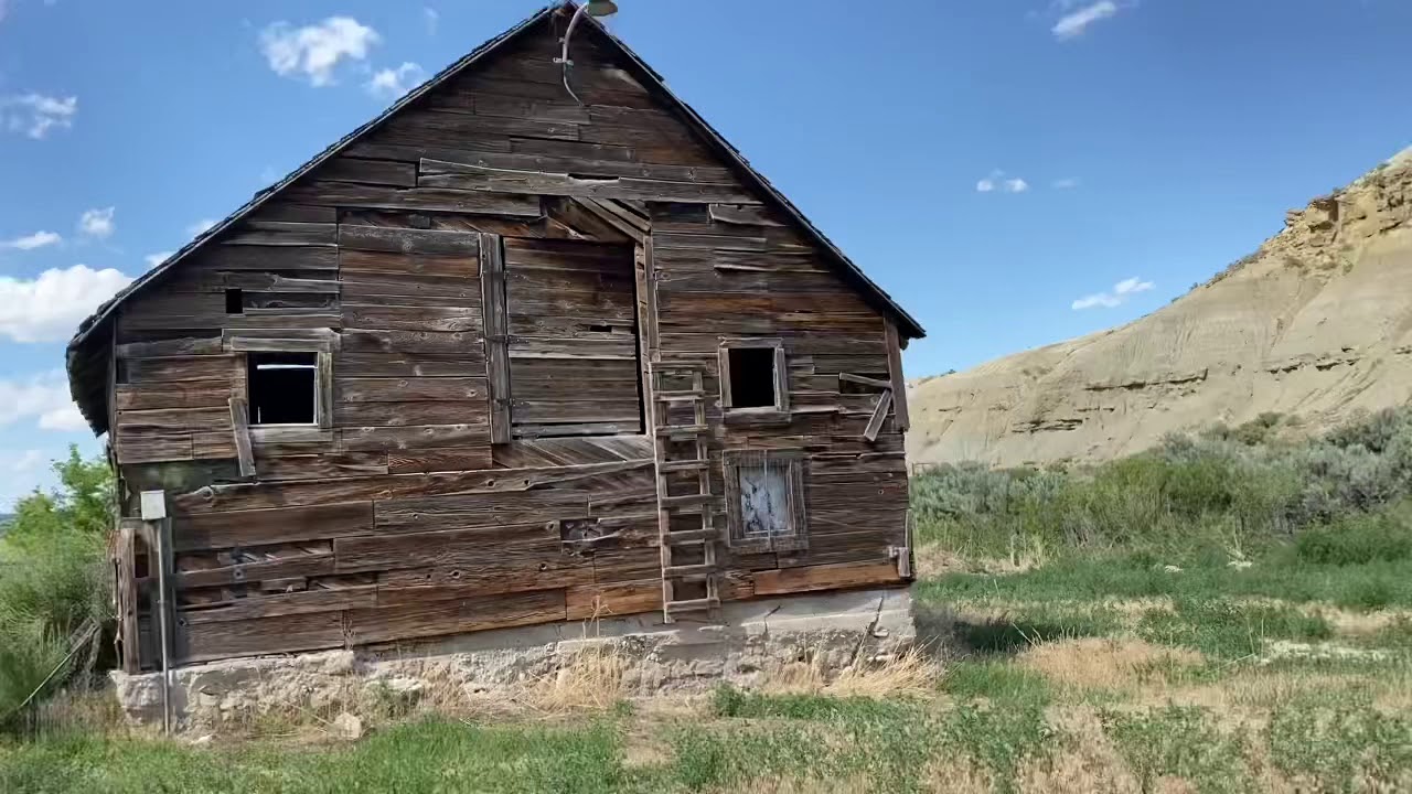 exploring an abandoned barn🥀 - YouTube
