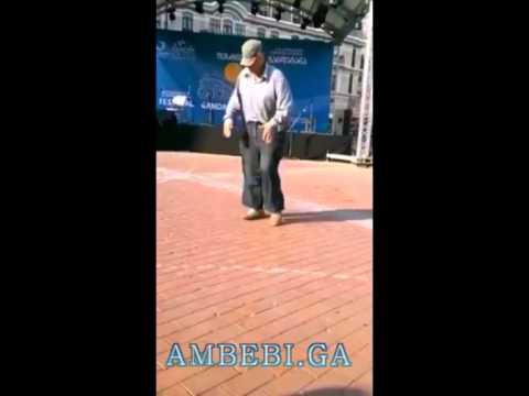 მოხუცი კაცი რა მაგრა ცეკვავს რა :) :) :) :)