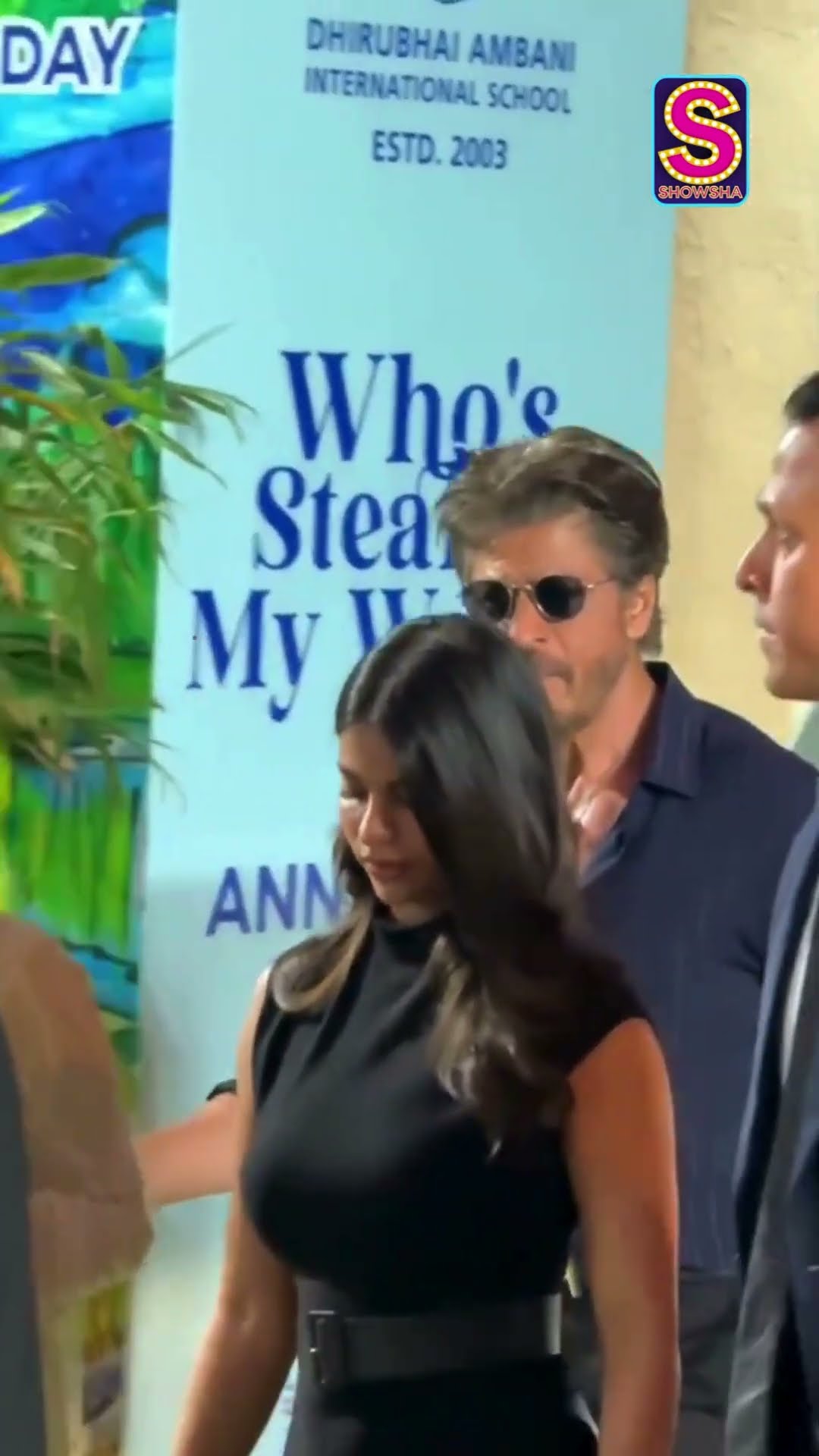 Suhana And SRK  Bringing The Glamour To Abraam's Annual Day! Suhana Looks Stunning | N18G