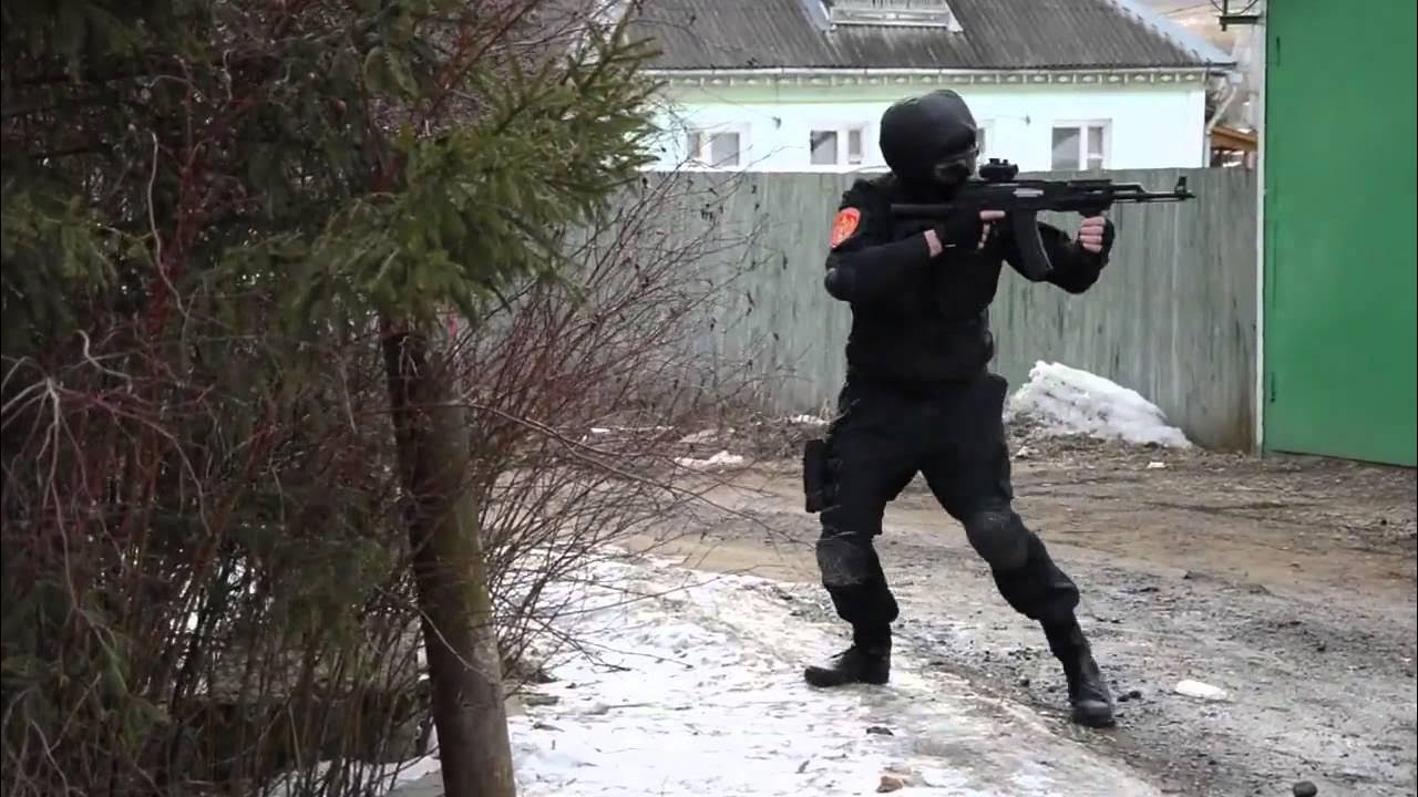 Спецназовец с ребенком. Папа спецназ книга. Пап из спецназа. Белорусский спецназ. Пап из спецназа.