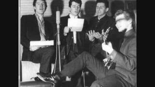 The Searchers......Ain't Gonna Kiss Ya (live) chords