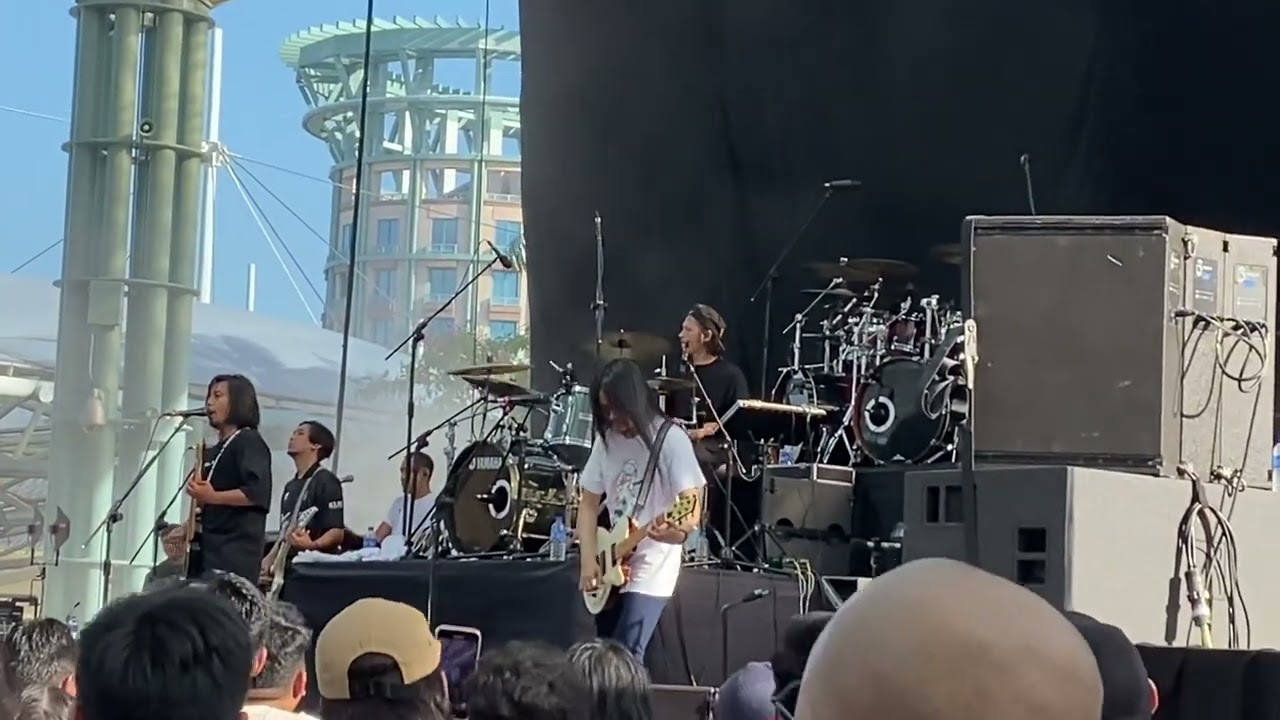 Hujan - Lonely Soldier Boy (Live in Singapore)