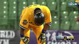 08/06 Lamigo vs 兄弟 八局下，滿壘的情況下，林智勝擊出平飛安打，打回兄弟的第七分