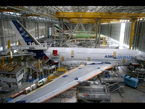 Мегазаводы. Airbus A380 (Аэробус А380). Самый большой пассажирский самолёт.