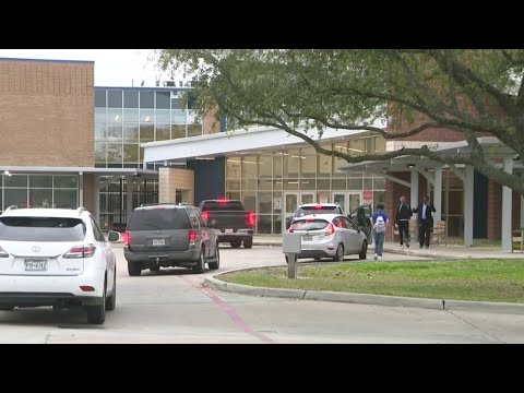 2 students say they were bitten, hit with tennis racket by Kashmere High School gym teacher